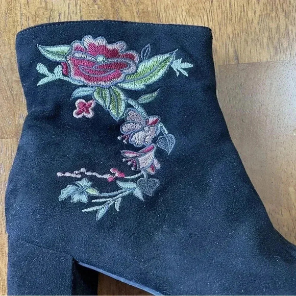 Inpo “Electra” suede embroidered boots size 8 - Picture 3 of 7
